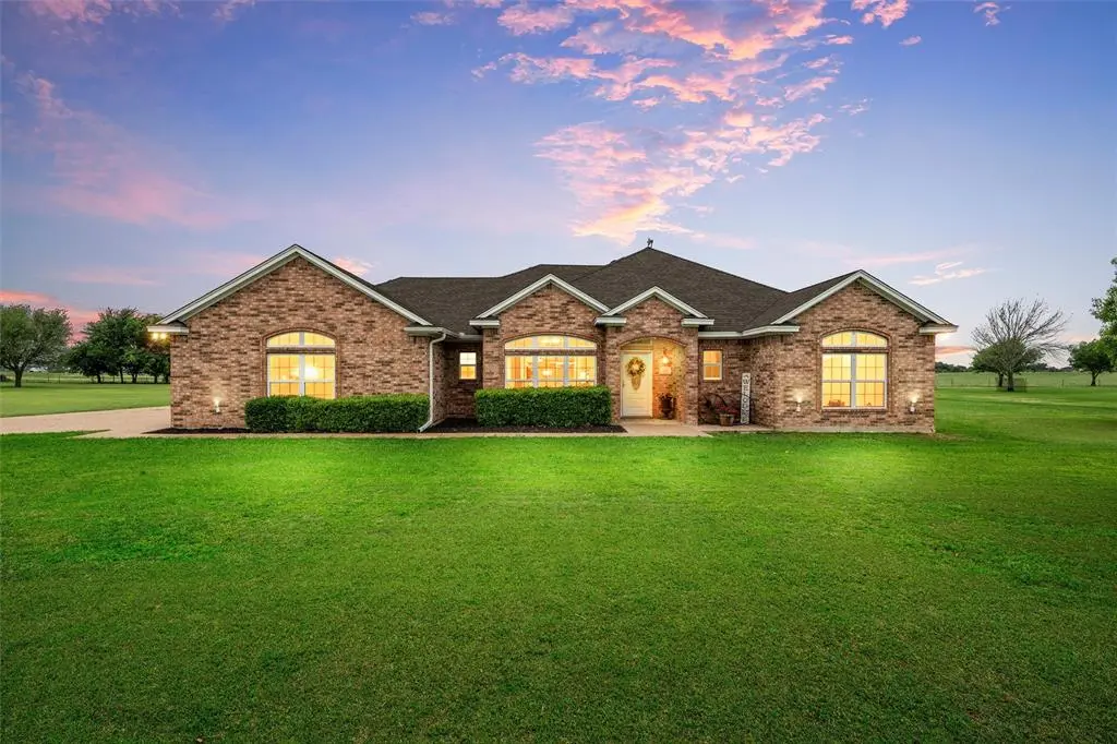 330 N Quail Run Drive, West, TX 76691