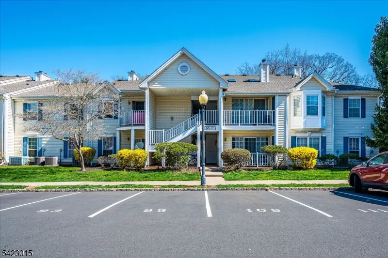 95 Sapphire Ln, Franklin Twp., NJ 08823