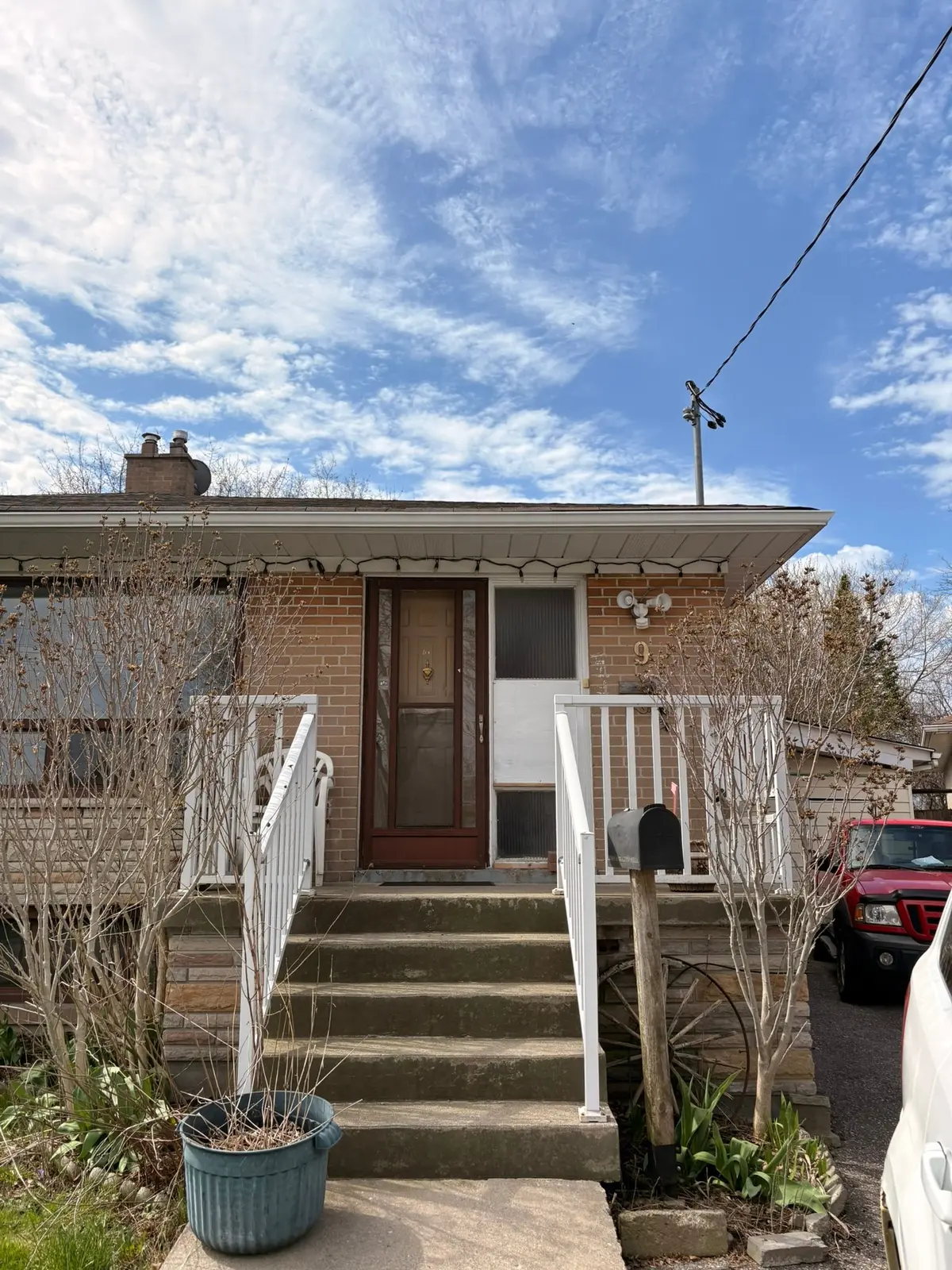 9 Syracuse CRES, Toronto E10, ON M1E 2G7