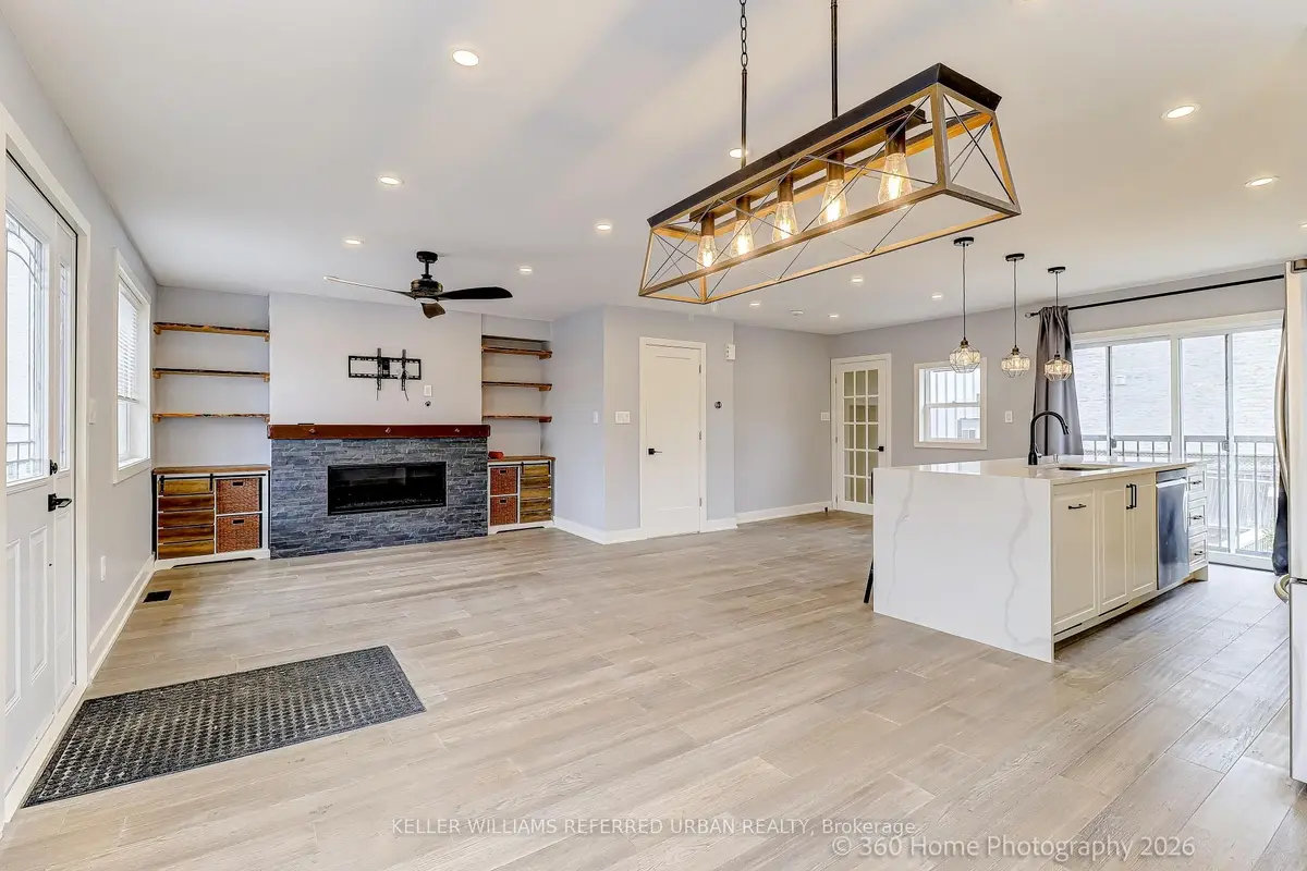 84 Foch AVE #1, Toronto W06, ON M8W 3X6