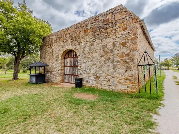 400 Old Comanche, Early, TX 76802