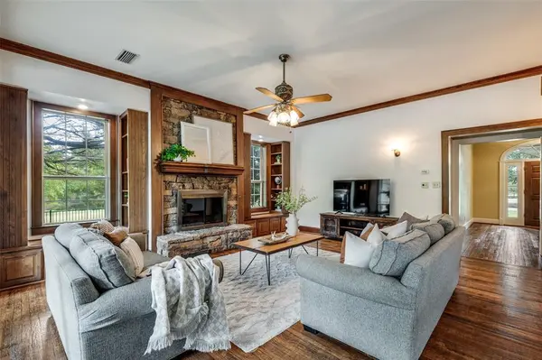 1833 Dr Sanders Road, Cross Roads, TX 76227