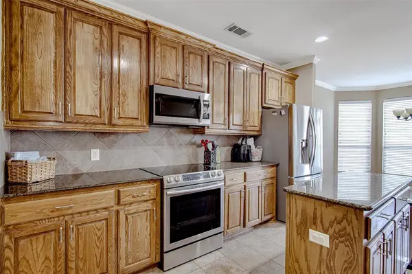 328 Tioga Street, Burleson, TX 76028