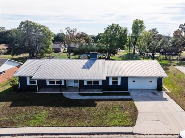 1911 College Street, Gainesville, TX 76240