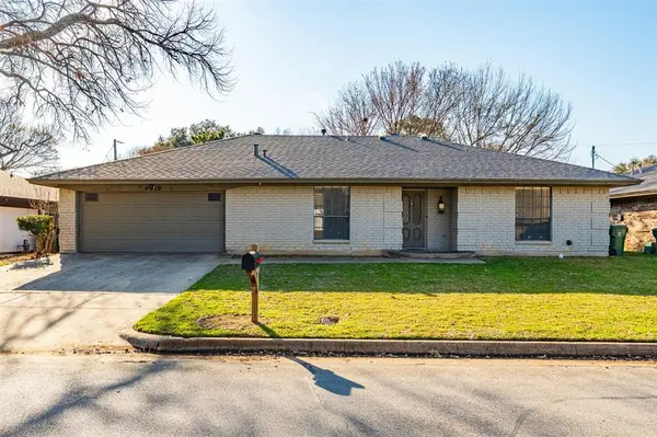 4910 Spring Creek Road, Arlington, TX 76017