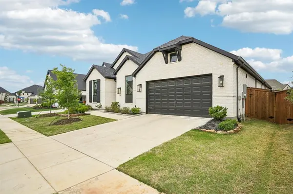 704 Colt Drive, Aubrey, TX 76227