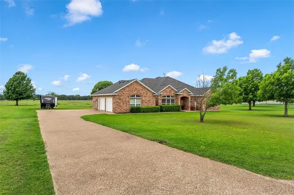 330 N Quail Run Drive, West, TX 76691