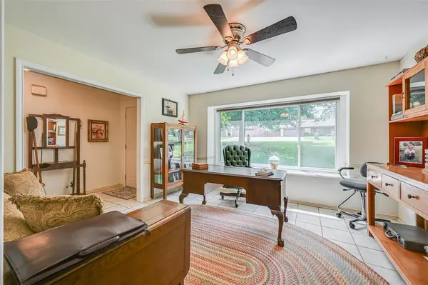 912 N Dove Road, Grapevine, TX 76051