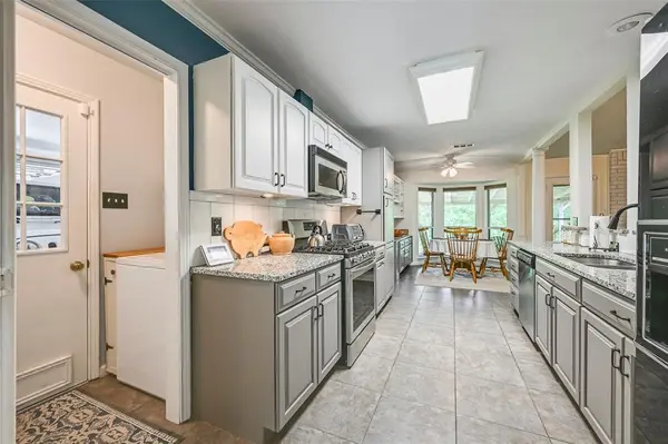 912 N Dove Road, Grapevine, TX 76051