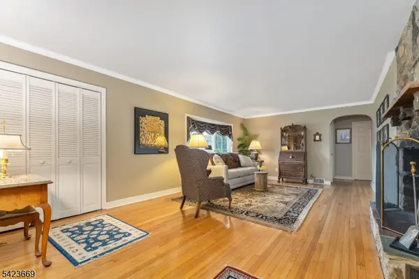 5 Abrams Rd, Holland Twp., NJ 08848