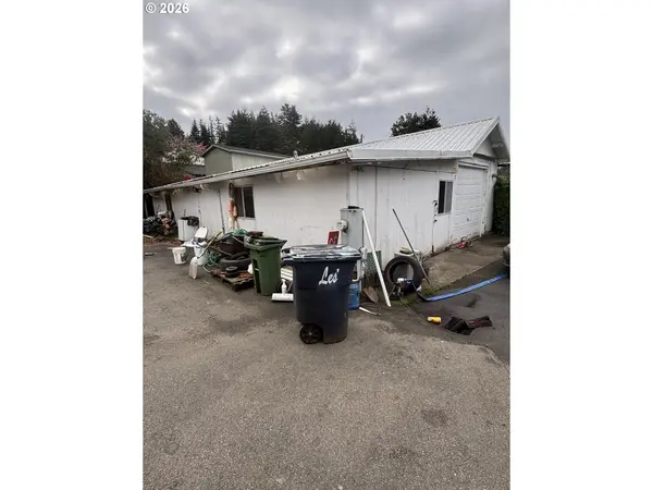 1110 N 8TH ST, Lakeside, OR 97449