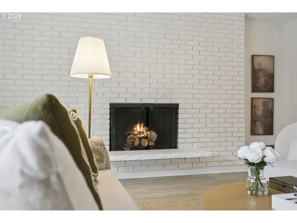 200 BURNHAM RD #303, Lake Oswego, OR 97034