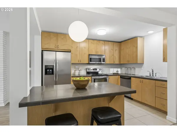 200 BURNHAM RD #303, Lake Oswego, OR 97034