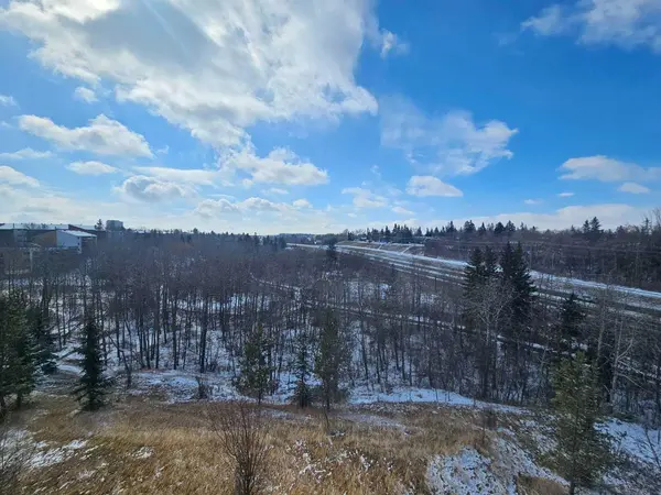 5217 39 ST #304, Red Deer, AB T4N 0Z8