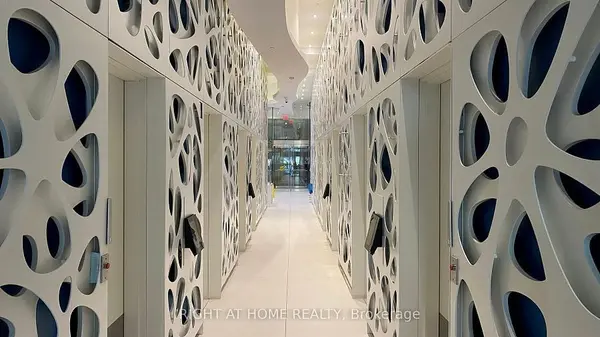 1 Bloor ST E #5907, Toronto C08, ON M4W 0A8