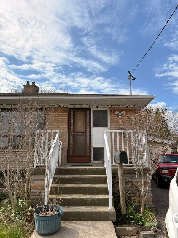 9 Syracuse CRES, Toronto E10, ON M1E 2G7