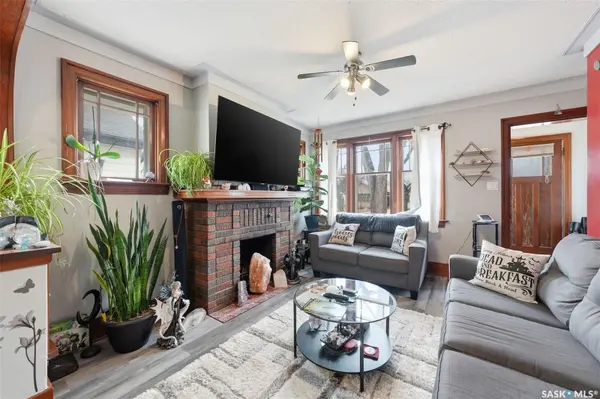 1306 C AVENUE N, Saskatoon, SK S7L 1K8