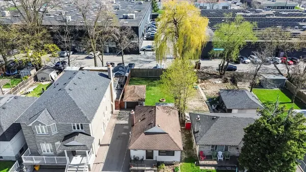 1223 Glencairn AVE, Toronto W04, ON M6B 2B6