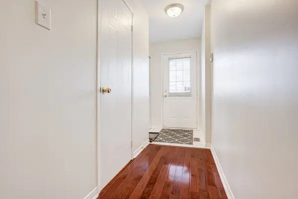 86 Joymar DR #102, Mississauga, ON L5M 7Z6