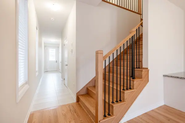 1426 Almonte DR, Burlington, ON L7P 0V8