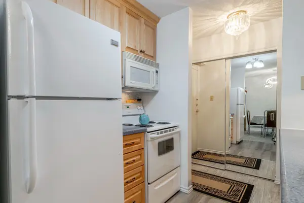 540 Talbot Place N/A #205, Gananoque, ON K7G 3C6