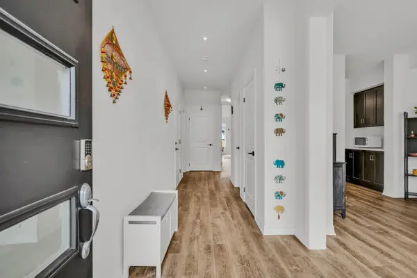 14 Welch LN, Hamilton, ON L9C 0G1