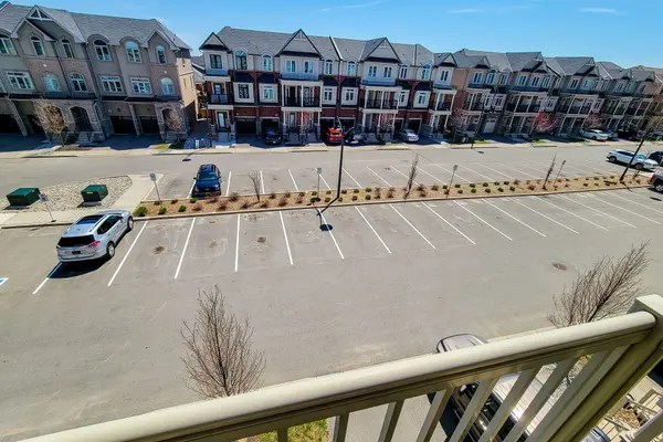 137 Borers Creek CIR, Hamilton, ON L8B 1W3