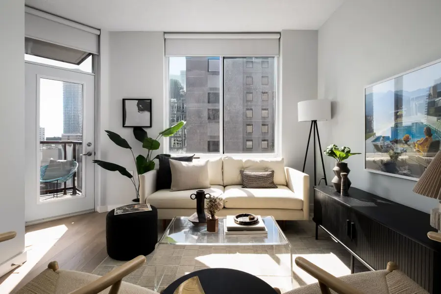 85 Bloor ST E #1713, Toronto C08, ON M4W 3Y1