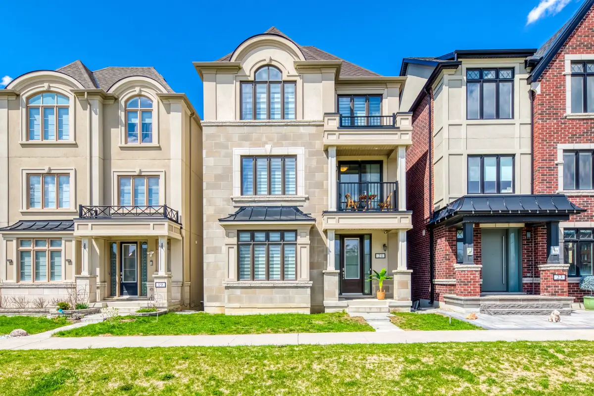 21 Kohn LN, Markham, ON L6C 3J3