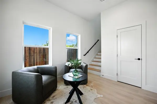 312 N Lancaster Avenue #101, Dallas, TX 75203