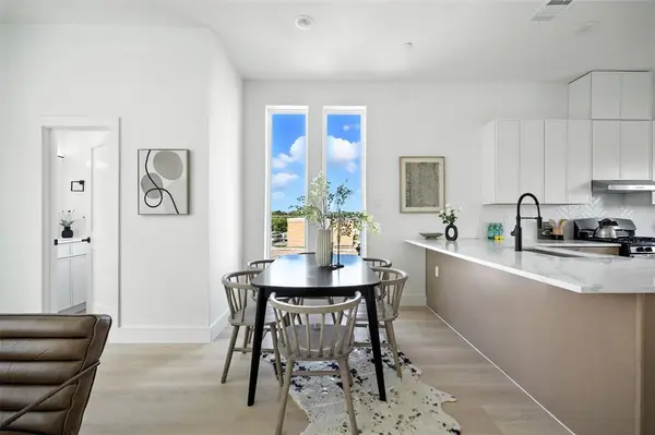 312 N Lancaster Avenue #104, Dallas, TX 75203