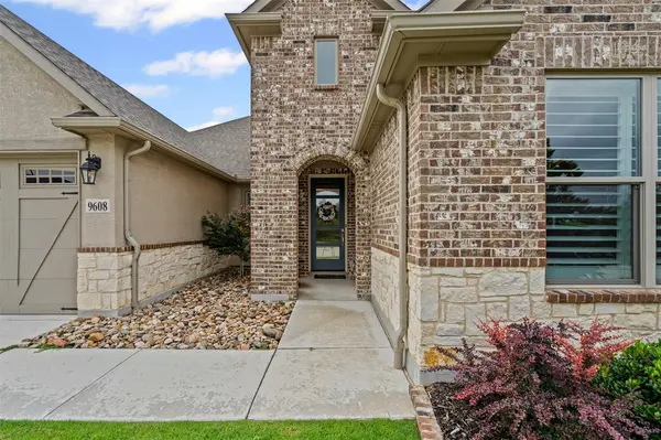 9608 Creekwood Drive, Denton, TX 76207