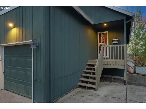 8702 NE GLISAN ST, Portland, OR 97220