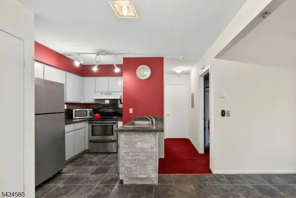 26 Larkspur Ct #26, Bedminster Twp., NJ 07921