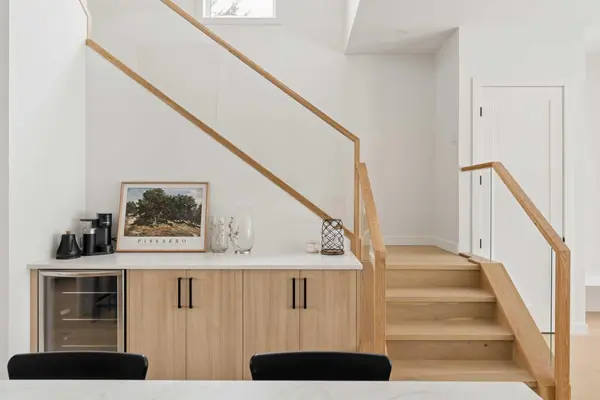 2034 29 ST SW, Calgary, AB T3E 2J9