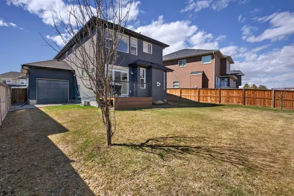 131 Ravenscroft Close SE, Airdrie, AB T4A 0M1