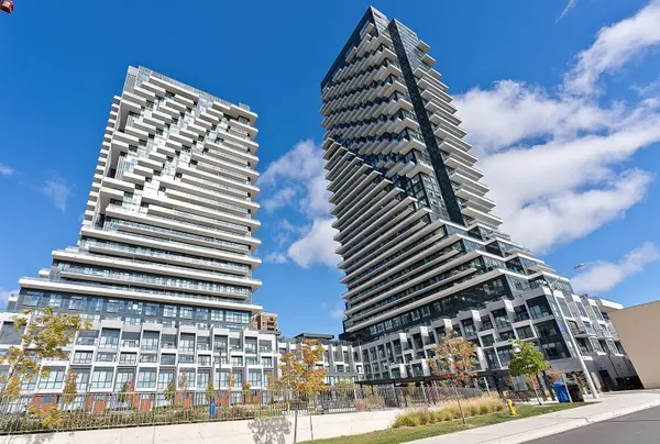 30 Inn On The Park DR #906, Toronto C13, ON M3C 0P7