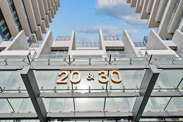 30 Inn On The Park DR #906, Toronto C13, ON M3C 0P7