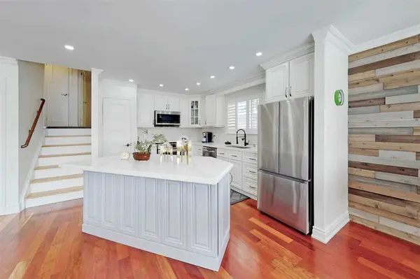 218 Harmony RD N, Oshawa, ON L1G 6L5