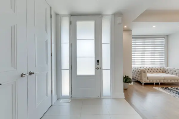 21 Kohn LN, Markham, ON L6C 3J3