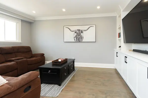 70 Courtleigh SQ, Brampton, ON L6Z 1J3