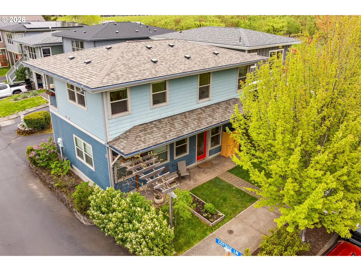 1229 29TH ST, Hood River, OR 97031