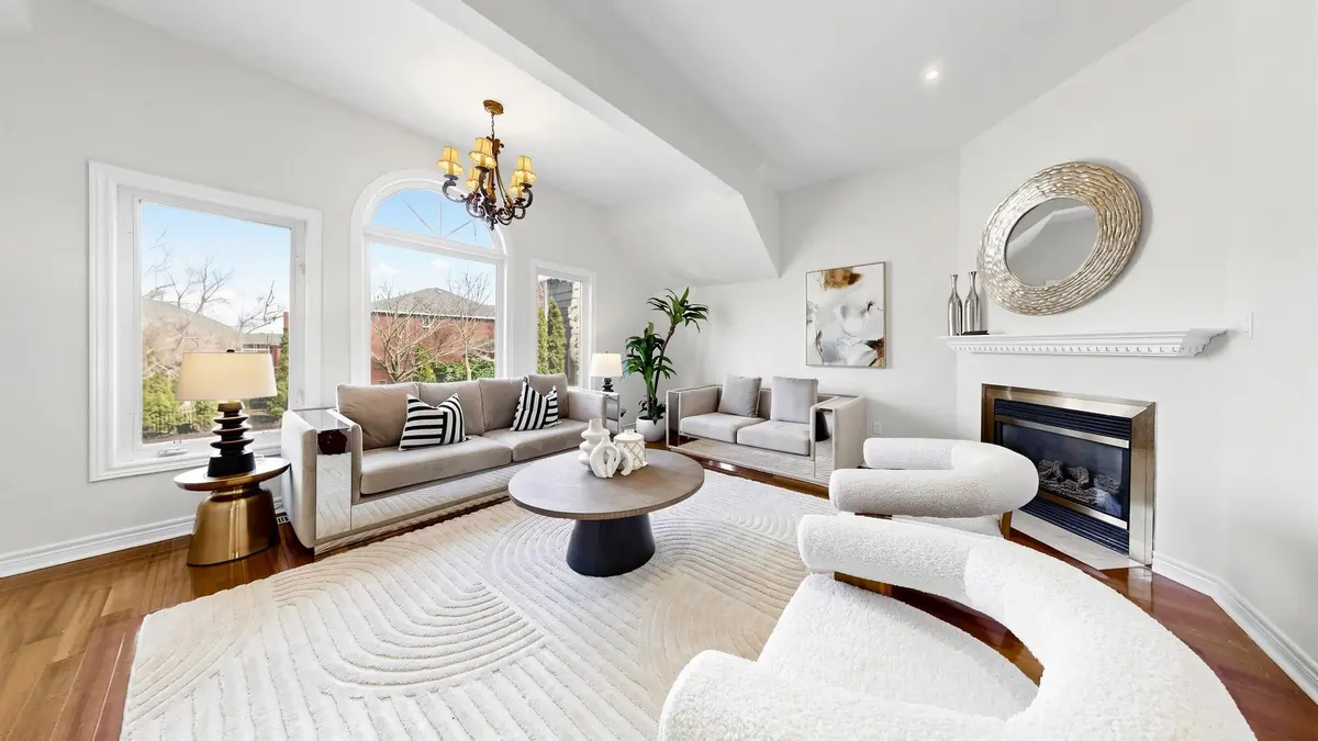 23 Brookeview DR, Aurora, ON L4G 6N1