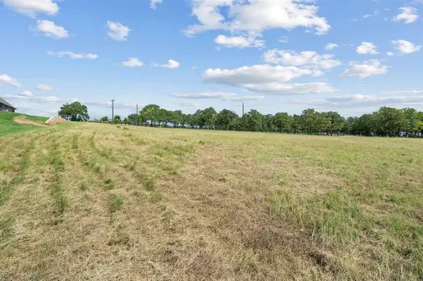 1052 N Agnes Road, Springtown, TX 76082