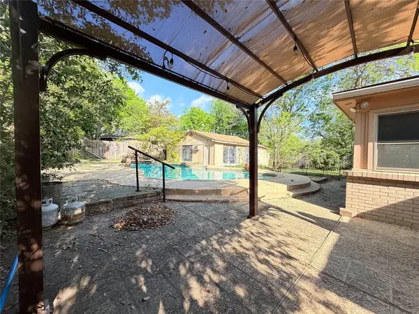 1118 Bryant Street, Benbrook, TX 76126