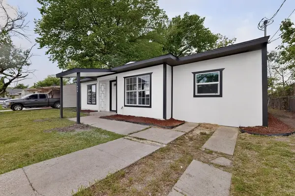 930 Shawnee Trace, Grand Prairie, TX 75051