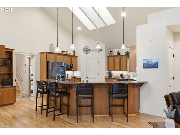 2148 Lomond AVE, Springfield, OR 97477