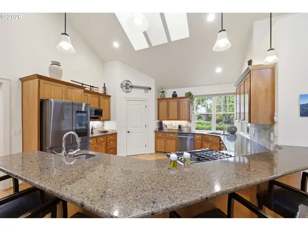 2148 Lomond AVE, Springfield, OR 97477