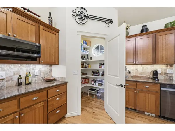 2148 Lomond AVE, Springfield, OR 97477