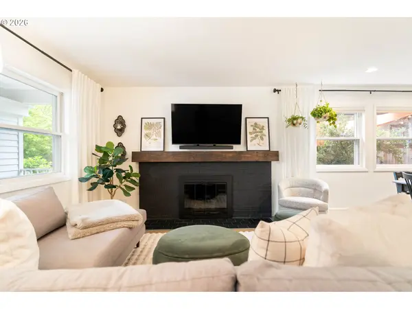 3453 E BURNSIDE ST, Portland, OR 97214